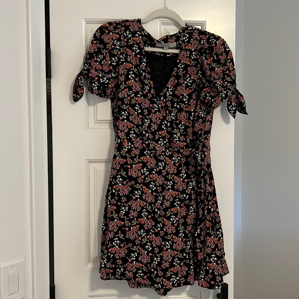 Loft Floral Wrap Skort. Size 6.